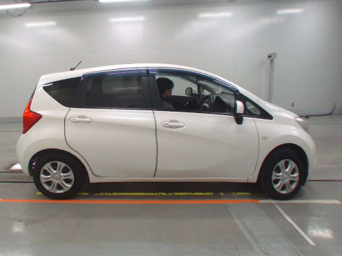 2013 Nissan Note E12[2]