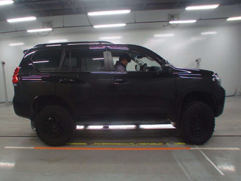 2021 Toyota Land Cruiser Prado TRJ150W[2]