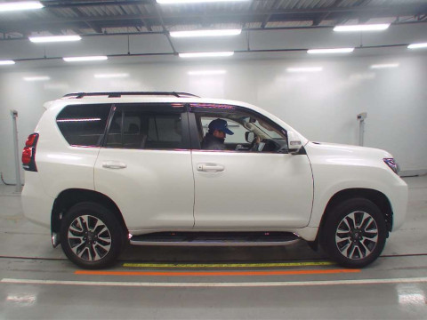 2021 Toyota Land Cruiser Prado GDJ151W[2]