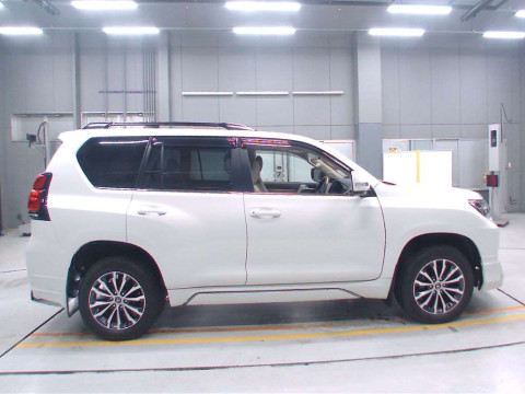 2020 Toyota Land Cruiser Prado GDJ151W[2]