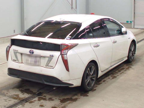 2016 Toyota Prius ZVW55[1]