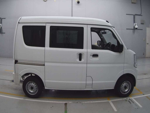 2023 Nissan NV100 Clipper DR17V[2]