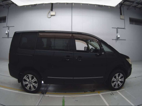 2009 Mitsubishi Delica D5 CV5W[2]