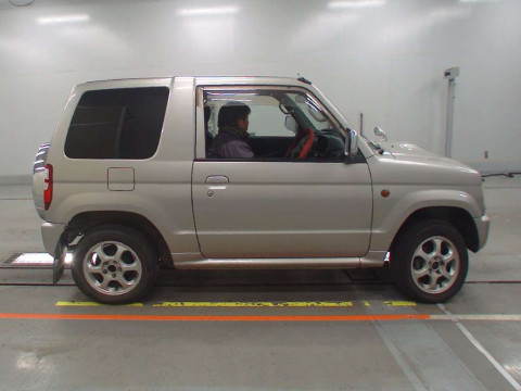 2005 Mitsubishi Pajero Mini H58A[2]