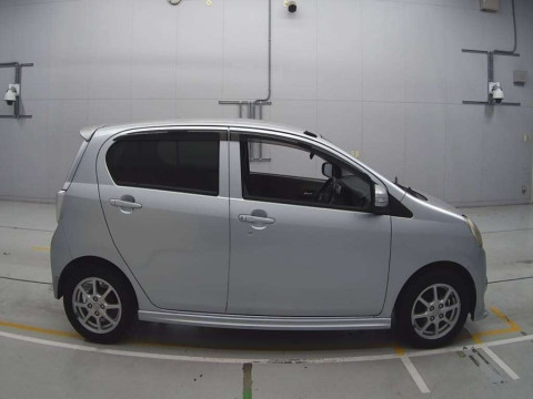 2013 Daihatsu Mira es LA300S[2]