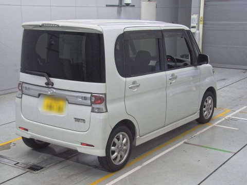 2010 Daihatsu Tanto L375S[1]