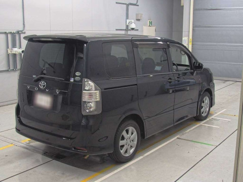 2007 Toyota Voxy ZRR70W[1]