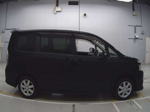 2007 Toyota Voxy ZRR70W[2]