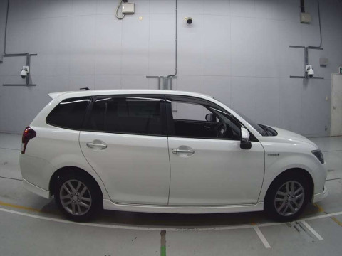 2014 Toyota Corolla Fielder NKE165G[2]