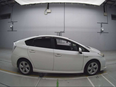 2014 Toyota Prius ZVW30[2]