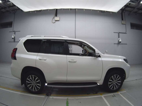 2018 Toyota Land Cruiser Prado GDJ151W[2]