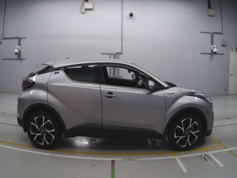 2017 Toyota C-HR ZYX10[2]