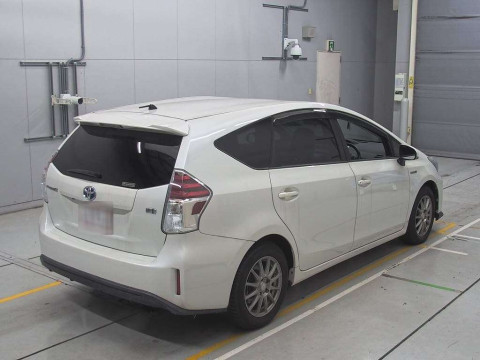 2015 Toyota Prius alpha ZVW41W[1]