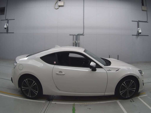 2015 Toyota 86 ZN6[2]