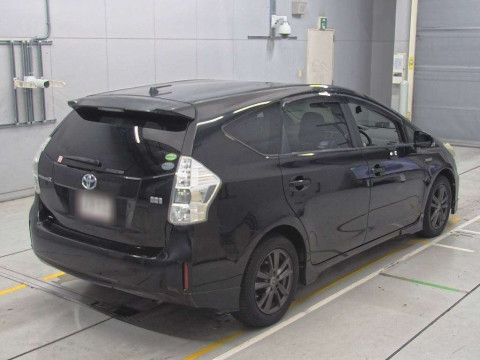 2012 Toyota Prius alpha ZVW40W[1]