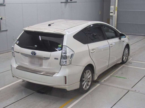 2012 Toyota Prius alpha ZVW41W[1]