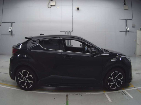 2020 Toyota C-HR NGX10[2]