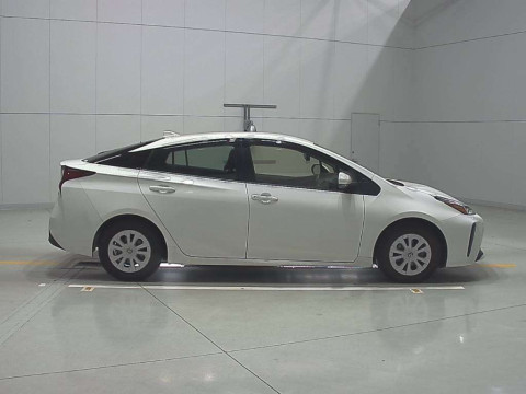 2021 Toyota Prius ZVW51[2]