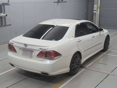 2011 Toyota Crown GRS204[1]