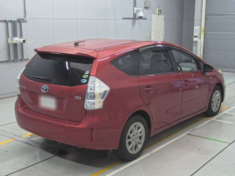 2013 Toyota Prius alpha ZVW41W[1]