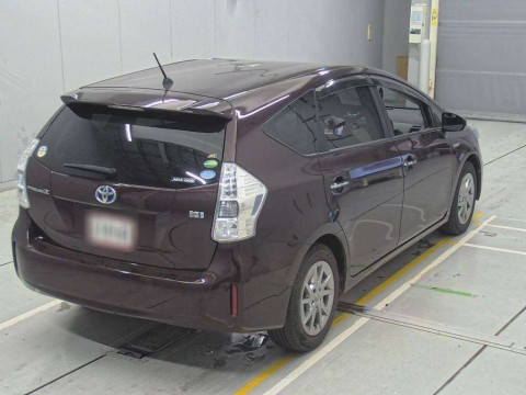 2014 Toyota Prius alpha ZVW41W[1]