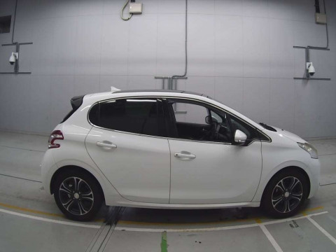 2014 Peugeot 208 A9HM01[2]