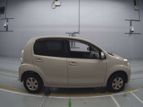 2010 Toyota Passo KGC30[2]