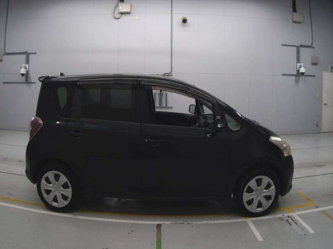 2010 Toyota Ractis NCP100[2]