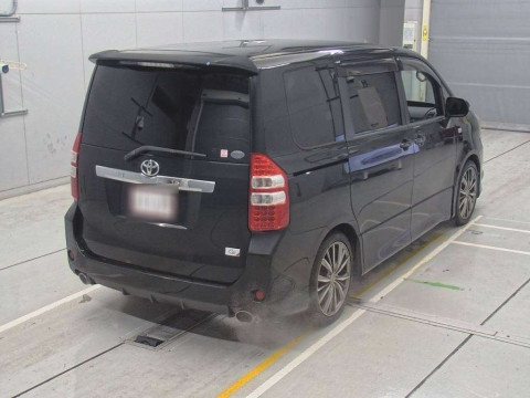 2013 Toyota Noah ZRR70W[1]