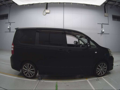 2013 Toyota Noah ZRR70W[2]