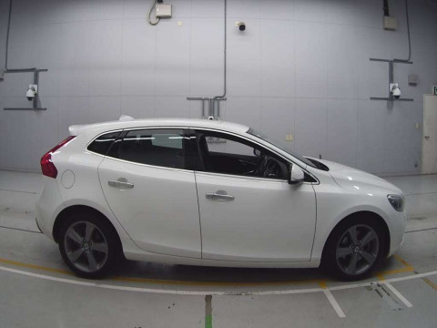 2014 Volvo V40 MB4164T[2]