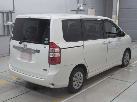 2013 Toyota Noah ZRR70G[1]