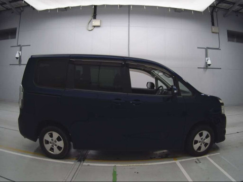 2007 Toyota Voxy ZRR70G[2]