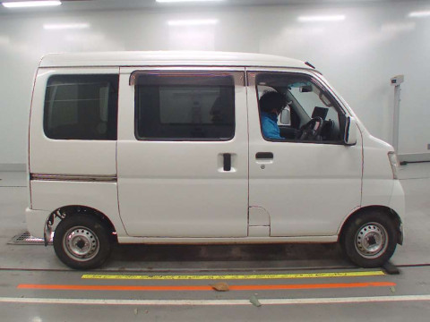 2013 Daihatsu Hijet Cargo S331V[2]