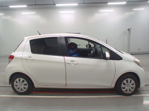 2012 Toyota Vitz NSP130[2]