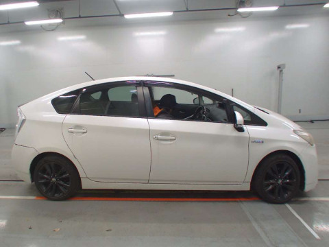 2010 Toyota Prius ZVW30[2]