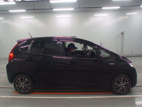 2015 Honda Fit Hybrid GP5[2]