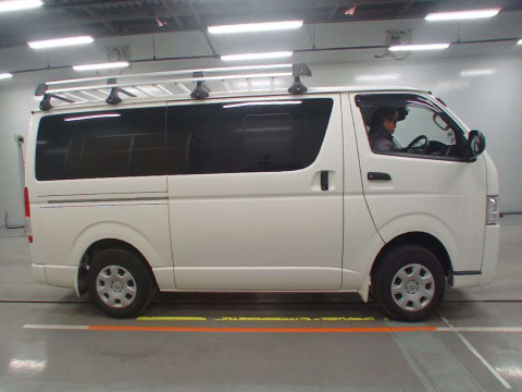 2018 Toyota Hiace Van GDH206V[2]