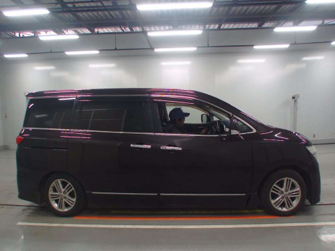 2012 Nissan Elgrand TE52[2]