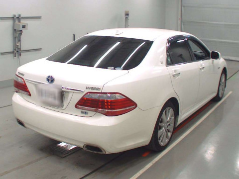 2011 Toyota Crown Hybrid GWS204[1]