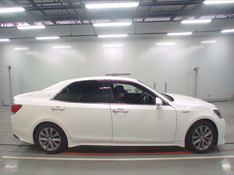 2015 Toyota Crown Hybrid AWS210[2]