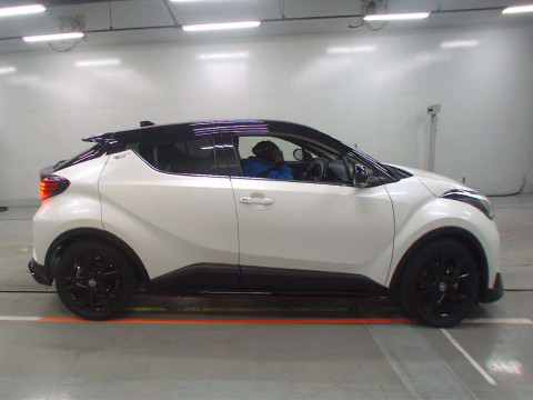 2021 Toyota C-HR NGX10[2]