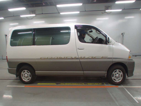 2000 Toyota Grand Hiace KCH16W[2]