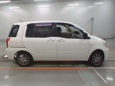 2008 Toyota Raum NCZ20[2]