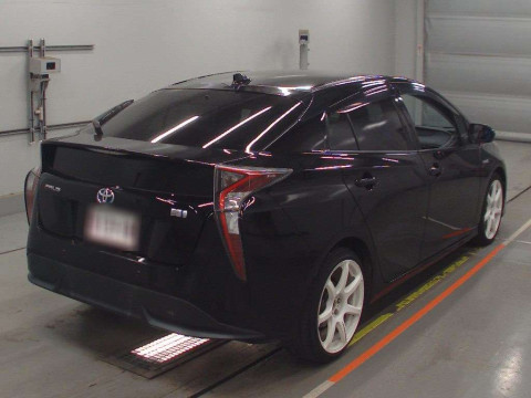 2016 Toyota Prius ZVW51[1]