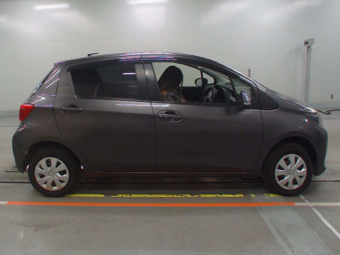 2015 Toyota Vitz NSP135[2]