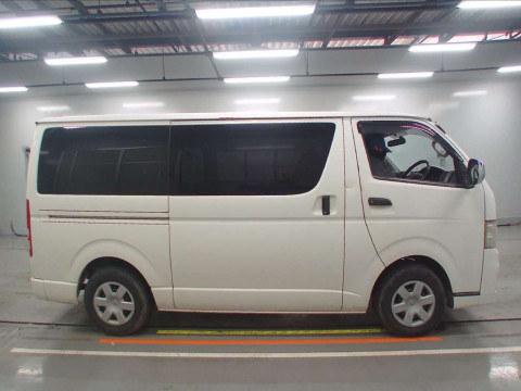 2013 Toyota Hiace Van TRH200V[2]