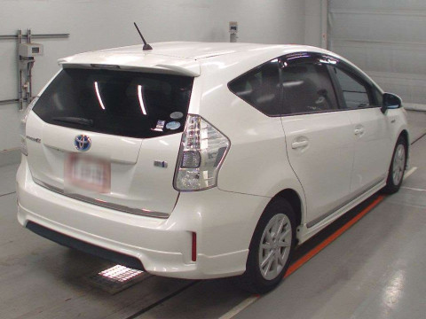 2011 Toyota Prius alpha ZVW41W[1]