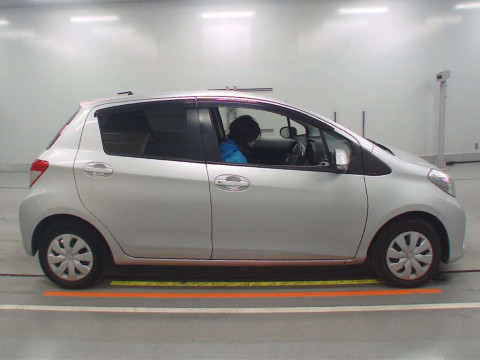 2012 Toyota Vitz NSP130[2]