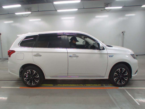 2015 Mitsubishi Outlander PHEV GG2W[2]